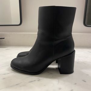 Block heel black boots